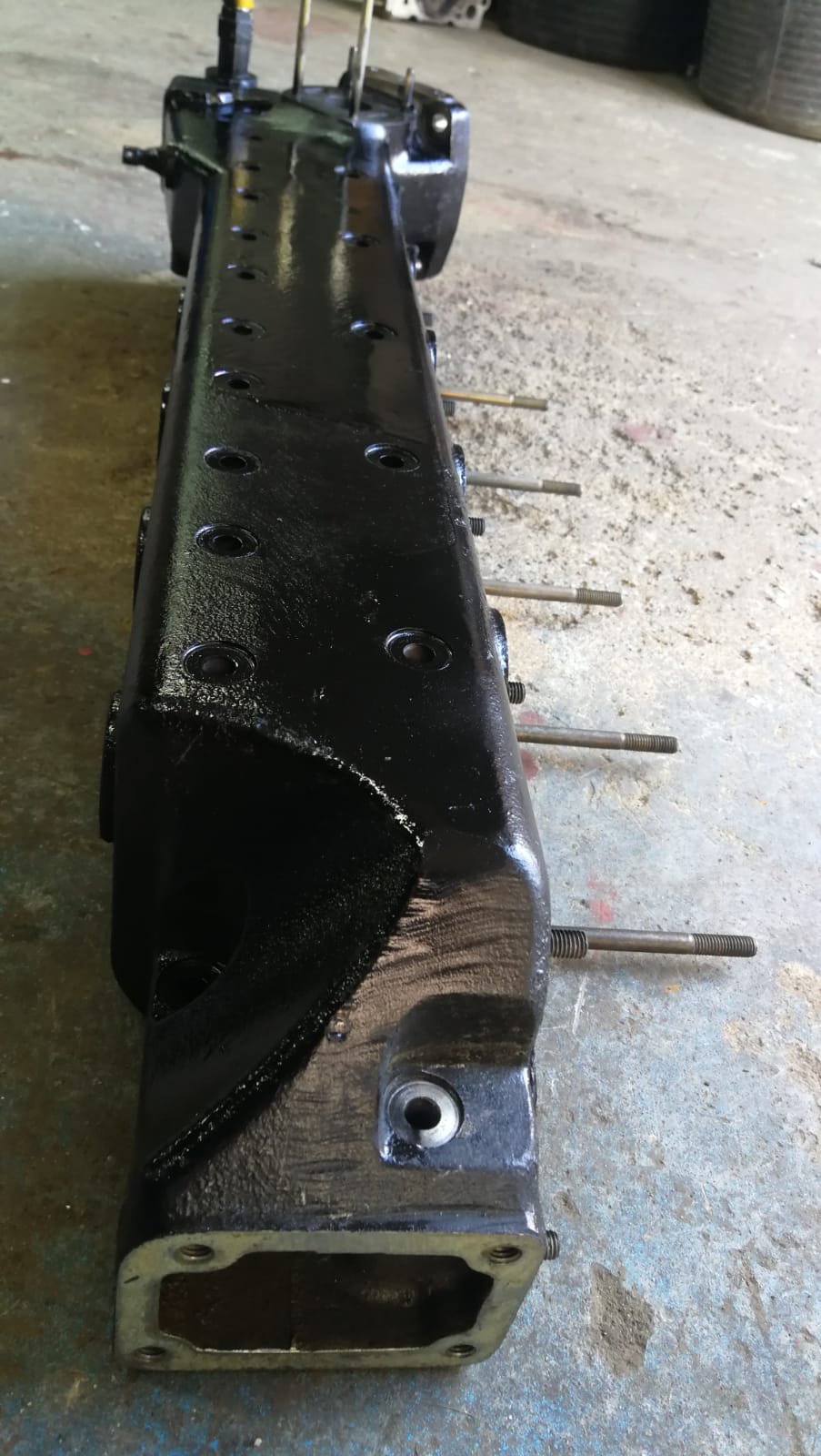 COLECTOR DE ESCAPE MERCRUISER 4,2